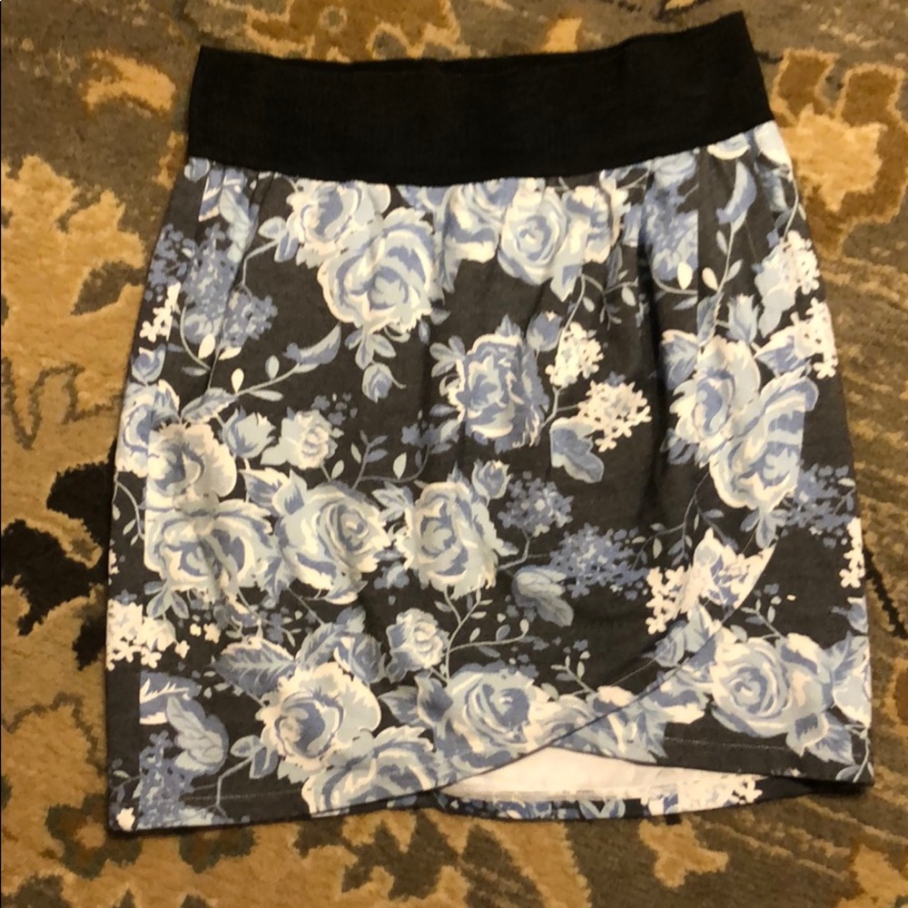 Navy/black midi skirt